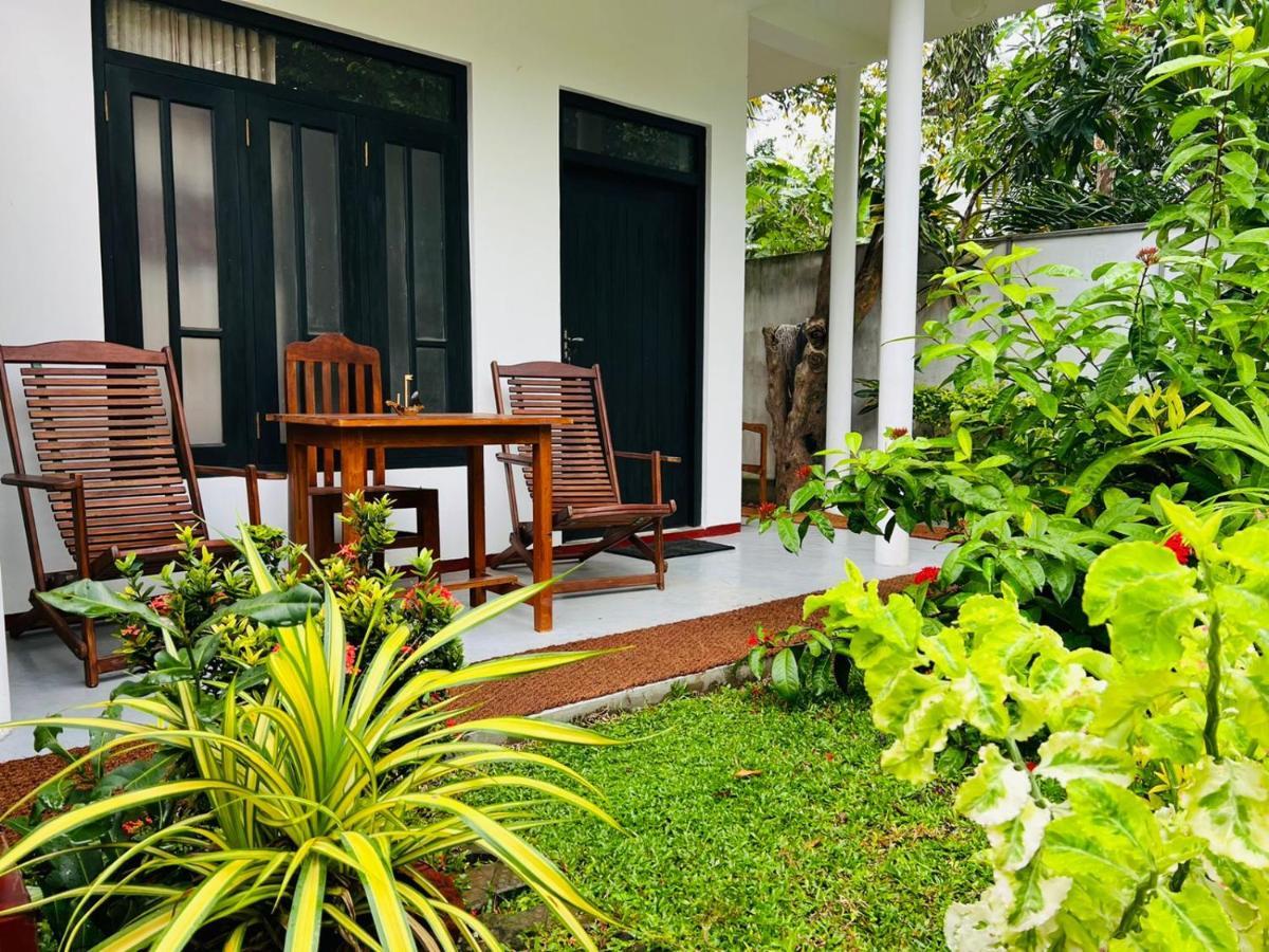 Rekawa Turtle Gate Hotel Тангалла Экстерьер фото