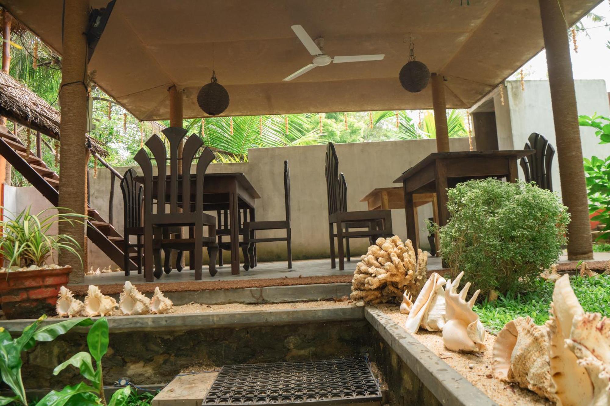 Rekawa Turtle Gate Hotel Тангалла Экстерьер фото
